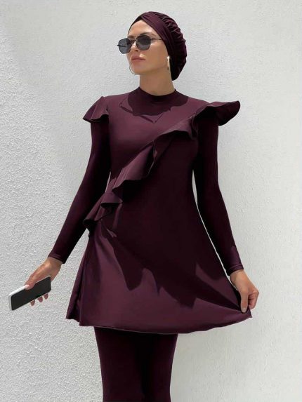 ملابس سباحة مكونة من 3 قطع، بلوزة بأكمام طويلة مع بنطال ضيق للسباحة قابل للتمدد ووشاح للرأس على شكل قبعة سباحة