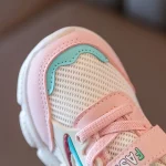 أحذية رياضية عصرية للفتيات غير قابلة للانزلاق